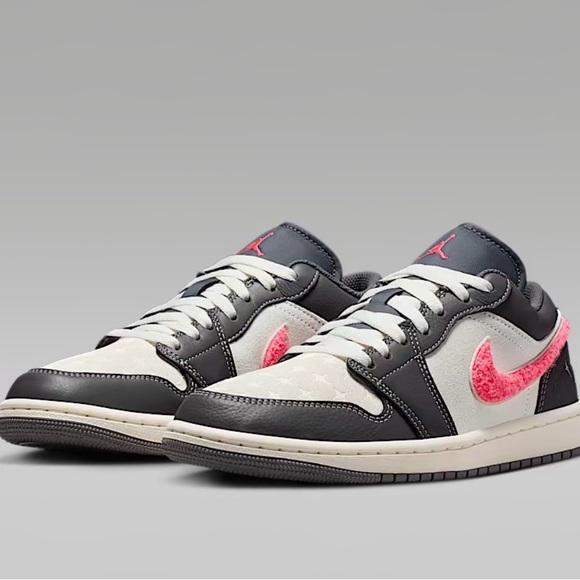Jordan Shoes - NWT WMNS Jordan 1 Low